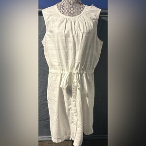 GAP White Garment with Red Accents